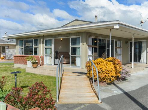 6 The Esplanade, Westshore