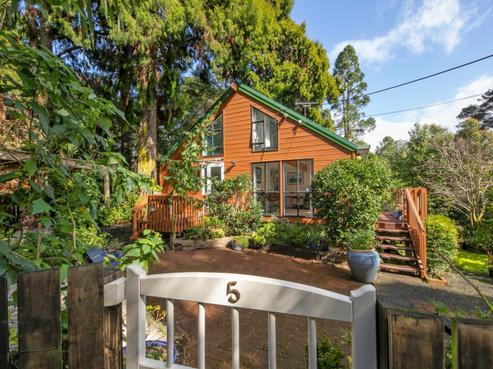 5 Valley View Road, Titirangi