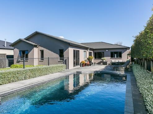 31 Heynes Place, Clive
