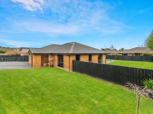 9 Knapdale Mews, Huntington
