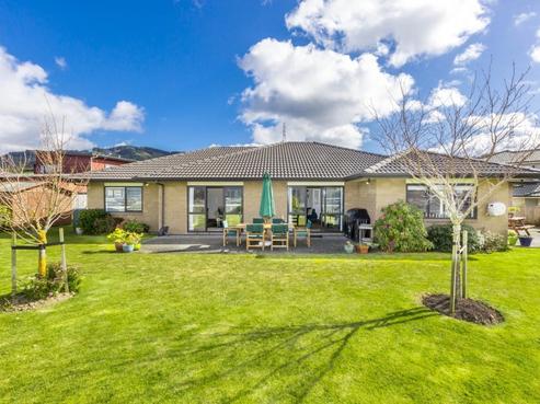 57 Riverstone Drive, Riverstone Terraces