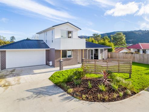 16 Poulson Grove, Trentham