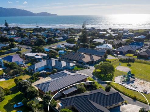 1 Barbaras Way, Waikanae Beach