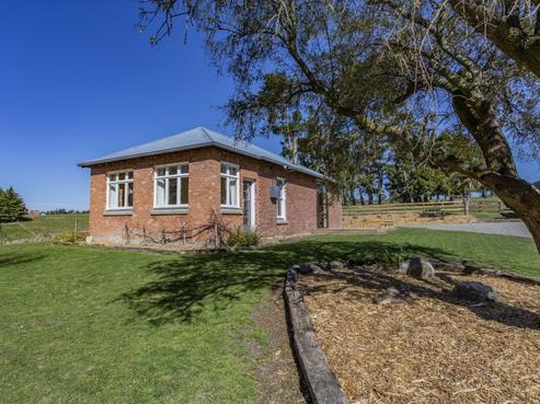 2/297 Maskells Road, Balcairn
