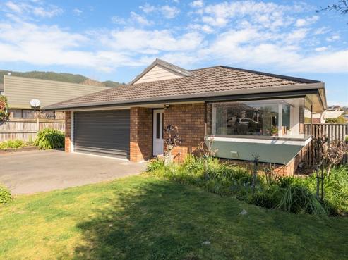 33 Farnham Drive, Richmond