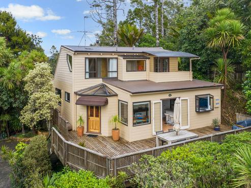 33 Otitori Bay Road, Titirangi