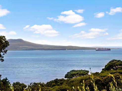 183 Beach Road, Castor Bay