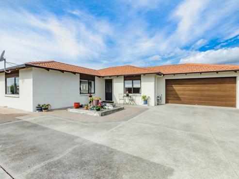 11 Central Park, Paraparaumu Beach