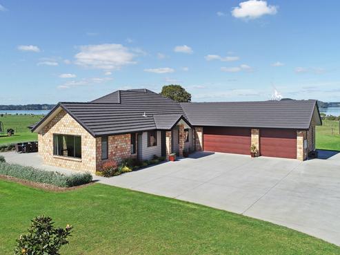 186 Gordon Road, Pollok