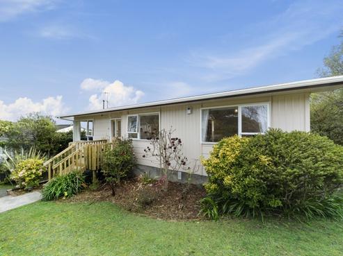 61 Waipounamu Drive, Kelson