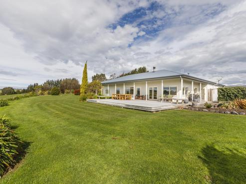 780 Halcombe Road, Halcombe