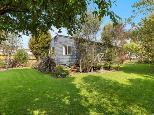 1/135 Awaroa Road, Helensville