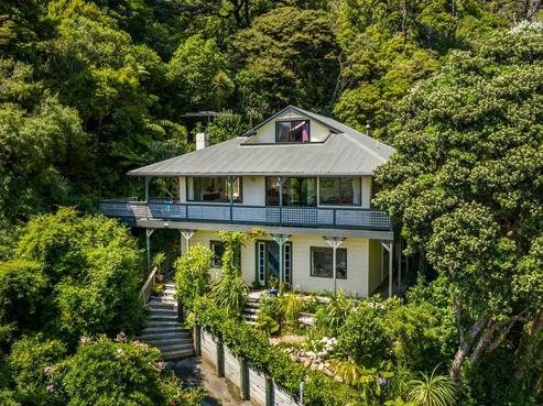 16 Marama Terrace, Eastbourne