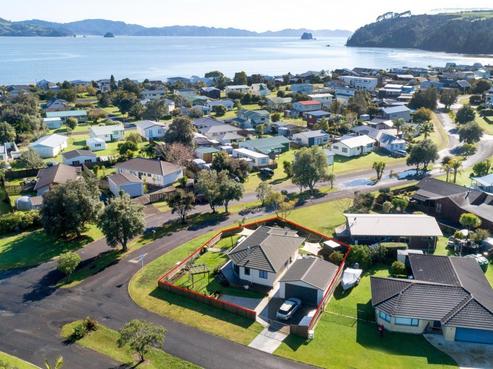 2 Morcom Drive, Cooks Beach