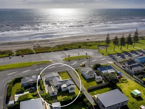 68 Marine Parade, Otaki Beach