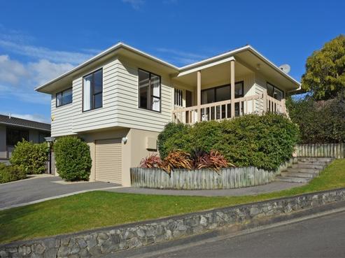 13 Pioneer Grove, Silverstream