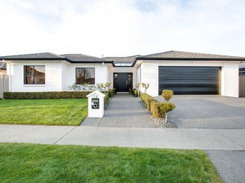 74 Merlot Drive, Greenmeadows
