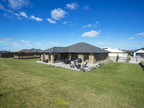 16 Trent Place, Huntingdon/Lake Hood