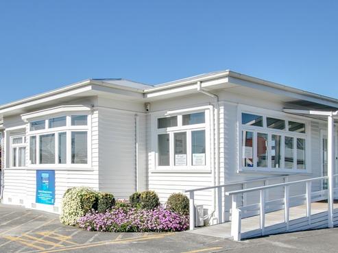 513 Southampton Street East, Akina