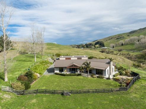 8 Waipuka Road, Waimarama