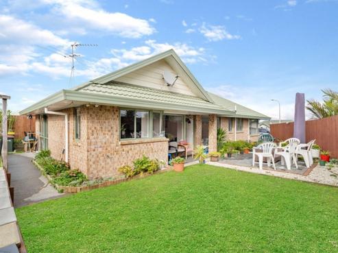 2/27 Wai Iti Place, Clendon Park