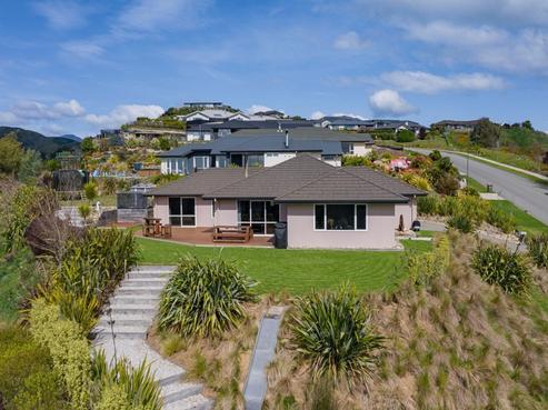 9 Katania Heights, Brightwater