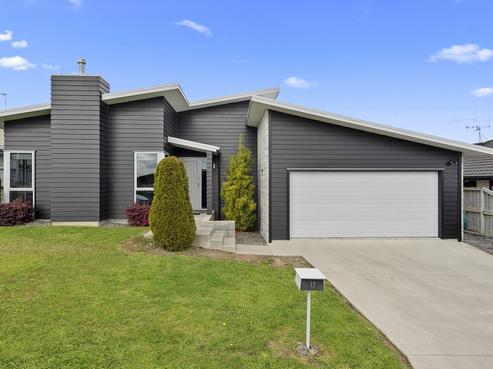 12 Raddington Way, Huntington