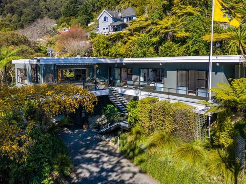 6 Walter Road, Lowry Bay
