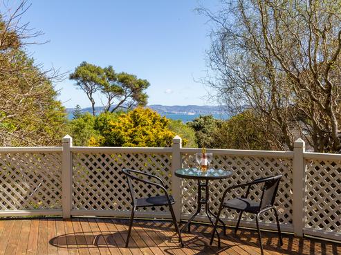 8 Whiorau Grove, Lowry Bay