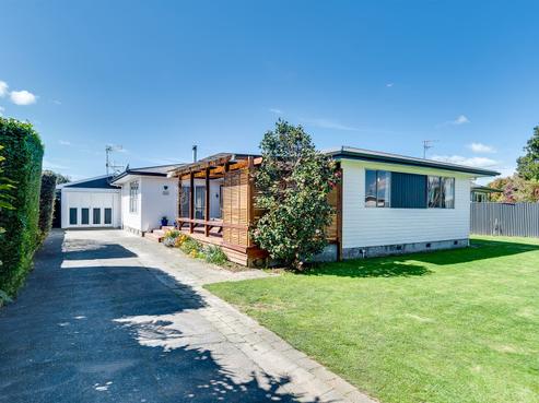 30 Henley Crescent, Pirimai