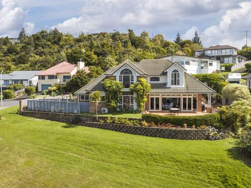 64 Waldorf Crescent, Orewa
