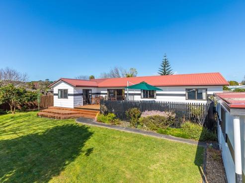 8 Harbour Crest Drive, Waiuku