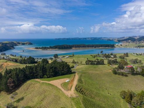 56 Burford Lane, Whananaki