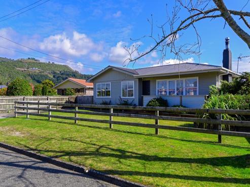 8 Ngahu Street, Fairy Springs