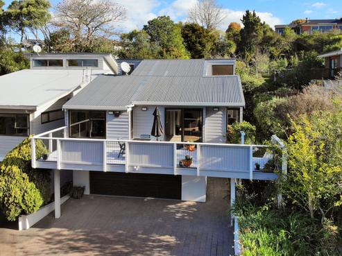 2/685 East Coast Road, Browns Bay