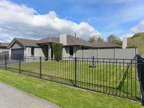 87 Merlot Drive, Greenmeadows