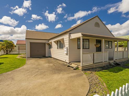 13 Cholmondeley Crescent, Whitianga