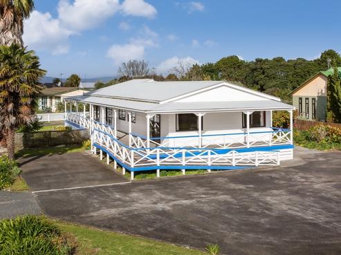 1188 East Coast Road, Whakatiwai
