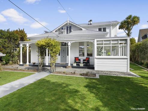 41 Simla Crescent, Khandallah