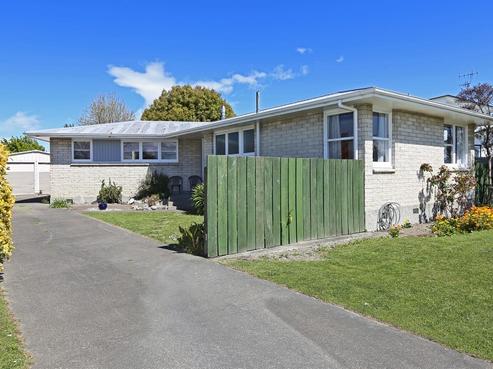26 Clark Avenue, Pirimai