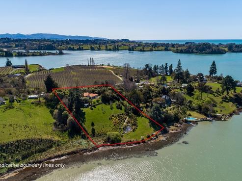 112 Bronte Road East, Mahana