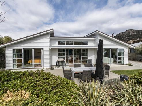 15 Hunt Place, Albert Town