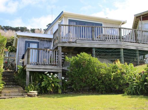24 Akitio Esplanade, Pongaroa