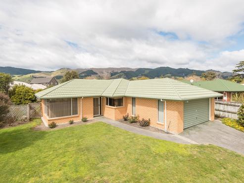 4 Maple Crescent, Richmond