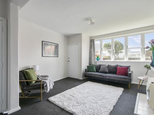 2/28 Scholefield Street, Petone