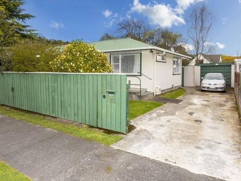2/1A Heretaunga Square, Silverstream
