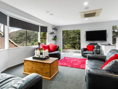 219 Laingholm Drive, Laingholm
