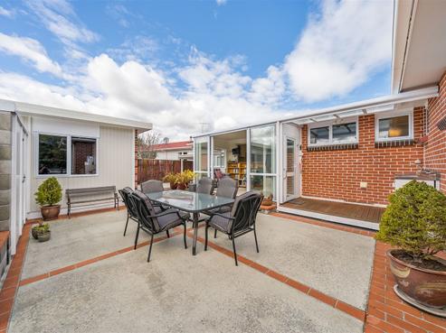 4 Burns Grove, Trentham