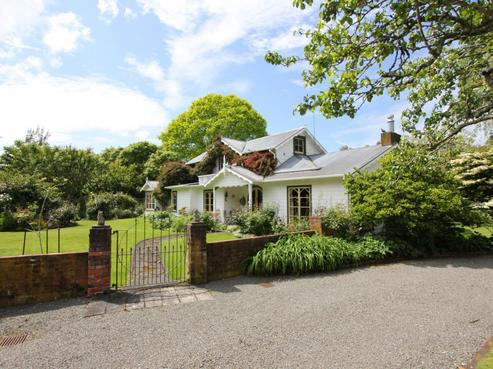 42 Riverbank Road, Okoia