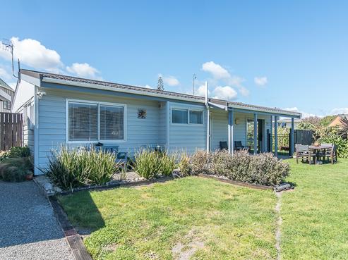 82 Field Way, Waikanae Beach